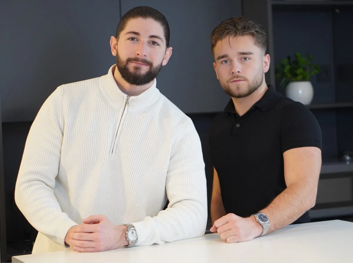 Die beiden Gründer von K.Solutions in ihrem Büro in Mönchengladbach